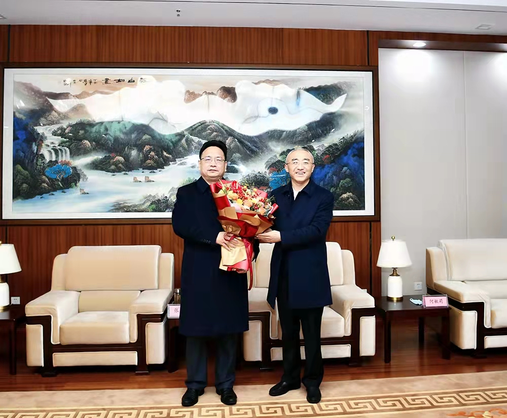 泸州市委常委组织部部长市直机关工委书记曹斌来校慰问张春祥教授